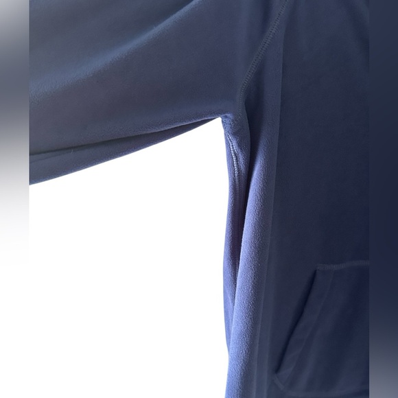 LL Bean Womens Medium Sweatshirt Micro Fleece Blue Pullover Outdoor Shawl VNeck - Picture 4 of 8